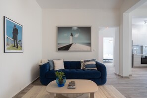 Smart TV - Thessalonikis 85 (Athens)