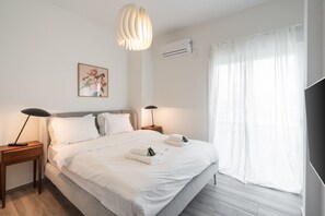 2 bedrooms, free WiFi, bed sheets - 2BD Spacious Apt in Petralona Near Metro (Athens)