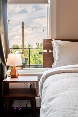 2 bedrooms, desk, iron/ironing board, travel cot