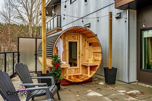 Decked Out | Mtn Views | AC | Patio | Sauna | BBQ