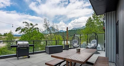 Decked Out | Mtn Views | AC | Big Patio | DT | BBQ