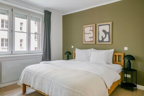 2 عدّة غرف نوم ومكواة/لوح كي وواي فاي وملاءات أسرّة