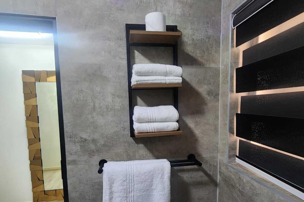 Sapone, shampoo, carta igienica