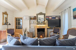 Smart-tv och eldstad