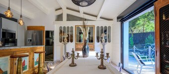 Beautiful, comfortable house in the woods on the edge of a magnificent beach