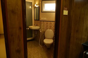 Suite AC Room | Bathroom