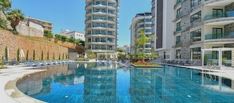 Luxury 1+1 Bedroom Apartment in Alanya 5 Min Walk to Beach Pool, Spa & Security