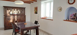 Dining - Holiday Home 'Single-Storey' with Private Terrace, Shared Garden and Wi-Fi (Mahalon)