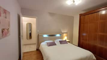 1 bedroom, iron/ironing board, WiFi, bed sheets