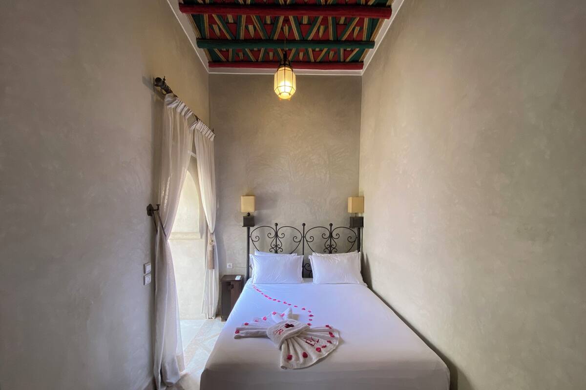 Free cots/infant beds, free WiFi, bed sheets
