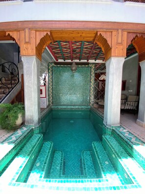 Outdoor pool - Riad Bab Yacout (Marrakech)