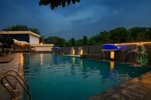 Pool - Hotel Solaris (Indore)