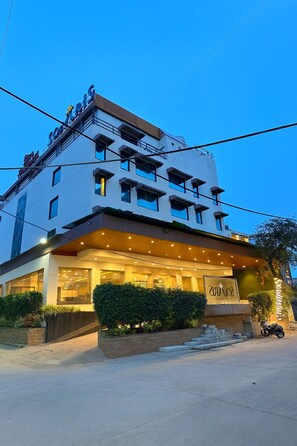 Front of property - Hotel Solaris (Indore)