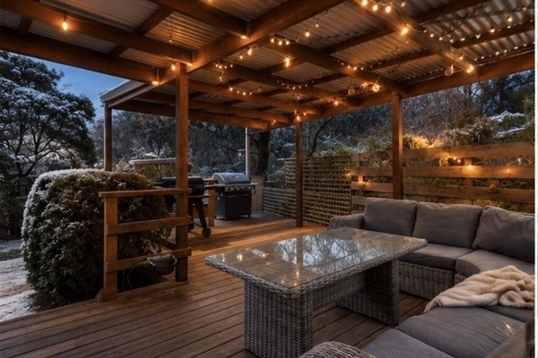 Outdoor rear decl