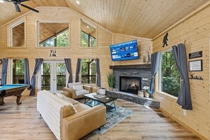 Smart TV, fireplace