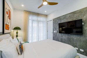 1 bedroom, Internet - w Charming 1BR in Santa Ana s Best Area (Panama City)