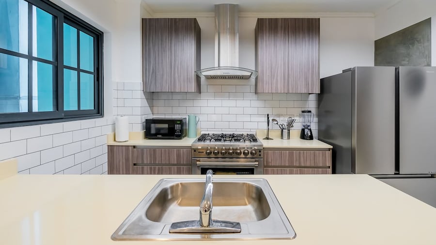 w Charming 1BR in Santa Ana s Best Area