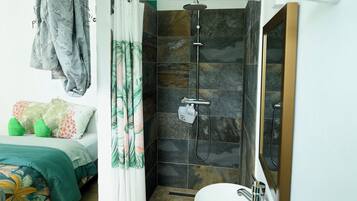 Douche, savon, papier toilette