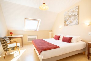 2 chambres, fer et planche à repasser, Wi-Fi, draps fournis