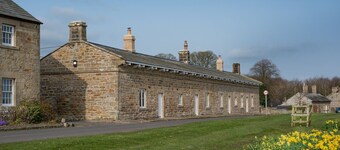 Lakeside Cottage, Edward in Capheaton, Northumberland - sleeping 2 guests in one bedrooms