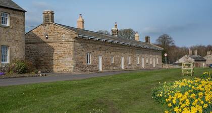 Lakeside Cottage, Edward in Capheaton, Northumberland - sleeping 2 guests in one bedrooms