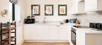 Lakeside Cottage, Edward in Capheaton, Northumberland - sleeping 2 guests in one bedrooms