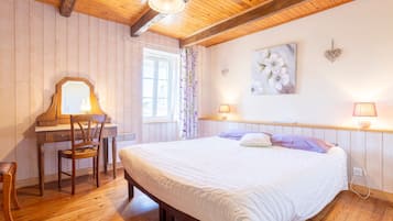 1 habitación, tabla de planchar con plancha, wifi y ropa de cama