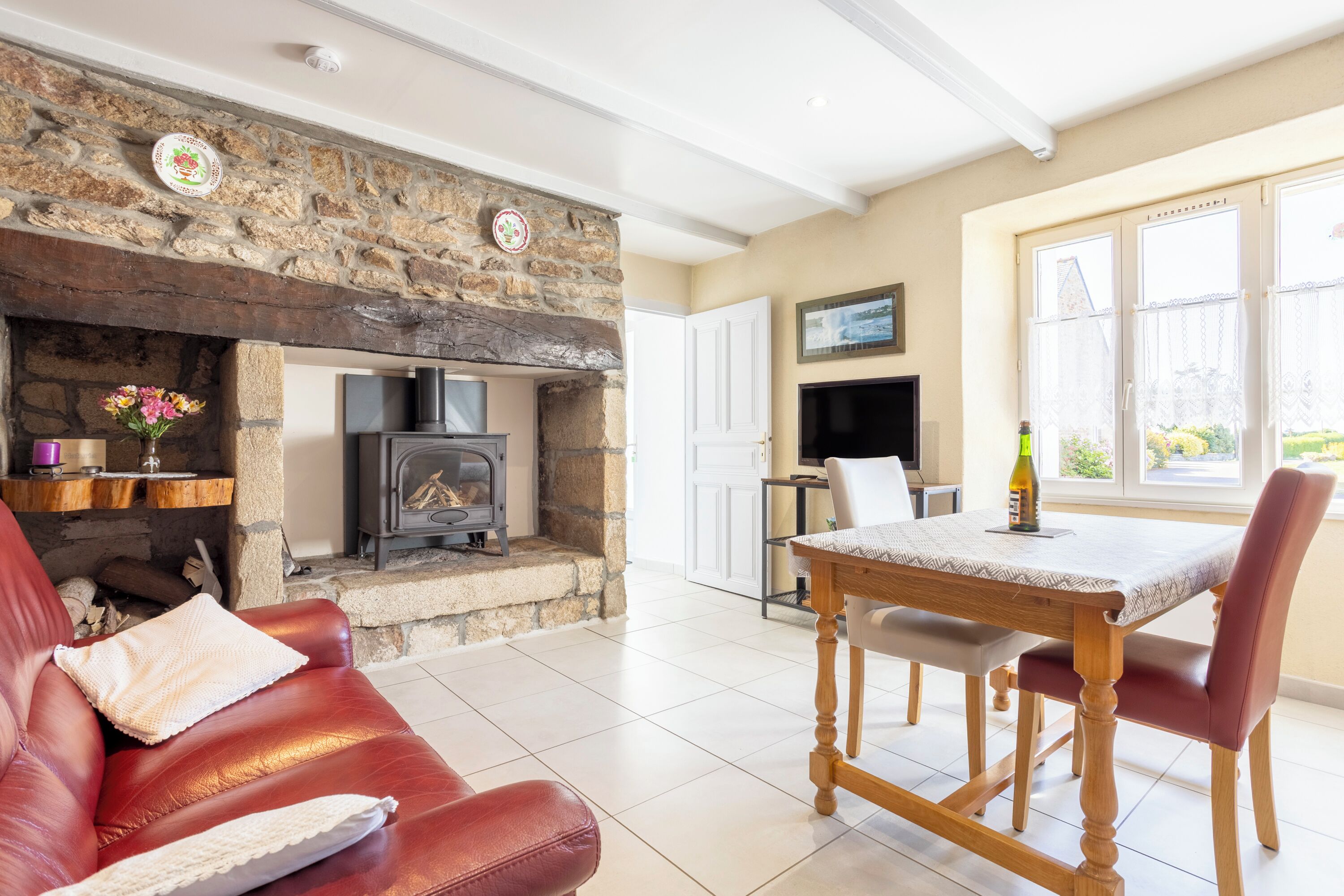 Televisie en een open haard