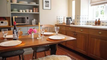Cottage | Dining