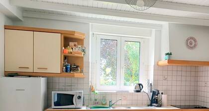 Chambre d'hÎtes 2 De Kerantum avec terrasse partagée, jardin partagé et Wi-Fi