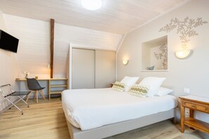1 bedroom, WiFi, bed sheets - Guest Room 3 of Kerantum with Shared Terrace, Shared Garden, and Wi-Fi (Mahalon)