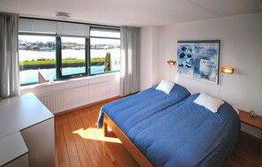 3 bedrooms, iron/ironing board, travel crib, free WiFi