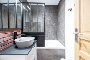 Shower, hair dryer, toilet paper