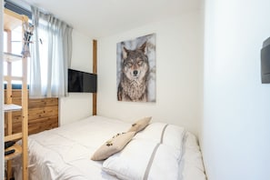 2 makuuhuonetta, silitysrauta/-lauta, vauvan matkasänky, ilmainen Wi-Fi