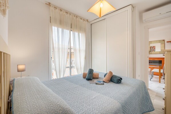 2 室のベッドルーム、アイロン / アイロン台、WiFi、ベッドシーツ