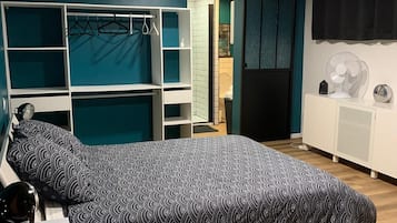 WiFi, bed sheets