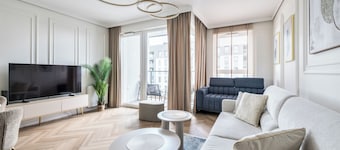Horizon 170 Deluxe by Grand Apartments