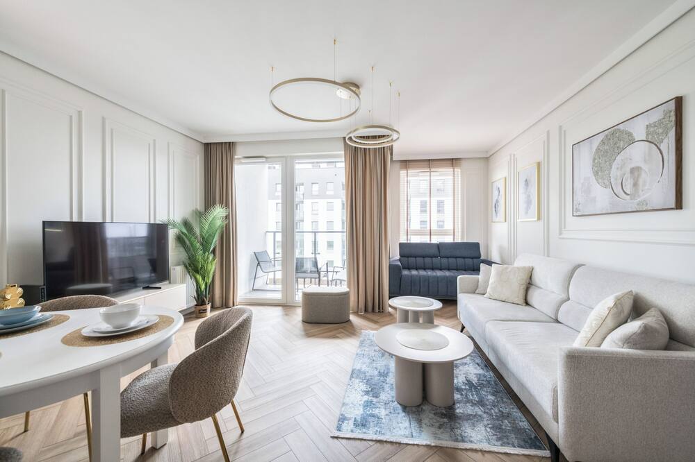 Horizon 170 Deluxe by Grand Apartments