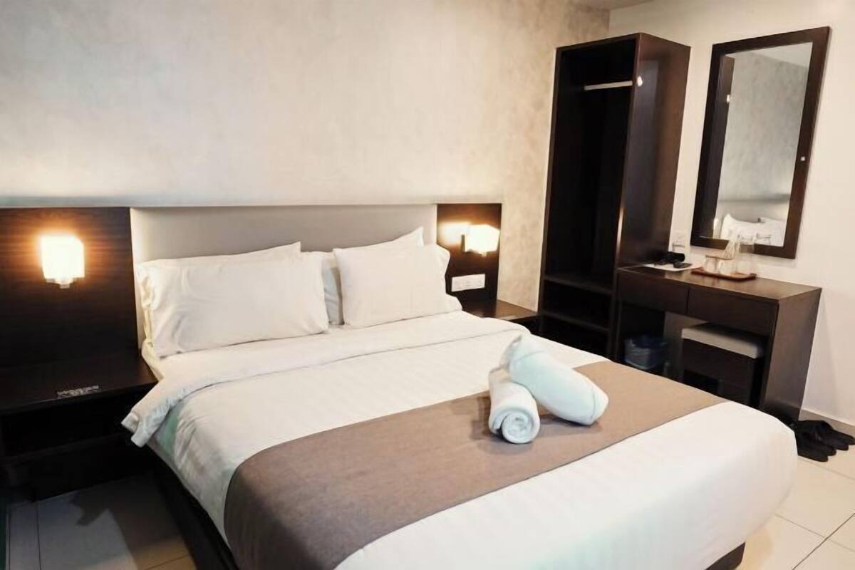 Desk, free WiFi, bed sheets