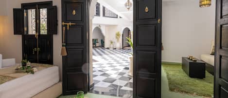 Deluxe Triple Room | Egyptian cotton sheets, premium bedding, Select Comfort beds
