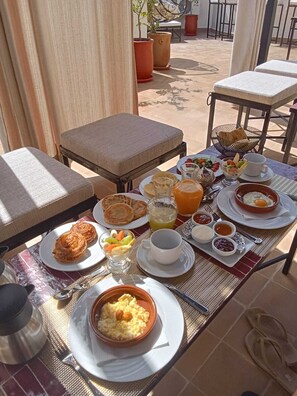 Petit déjeuner composé de spécialités régionales compris tous les jours