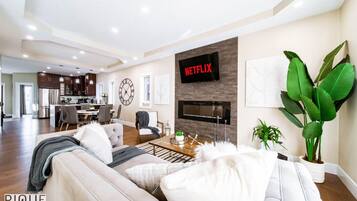 Smart TV, fireplace