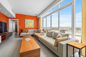 Smart TV - HH-3BSDLX611 - New Luxury 3BR Oceanview Condo (Oranjestad)