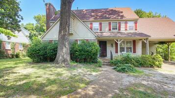 House (4 Bedrooms) | Front of property