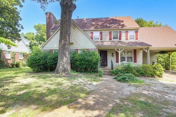 House (4 Bedrooms) | Front of property