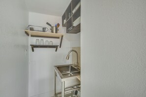 Apartment (0 Bedroom) | Interior - 3 Mi to Beach: Hollywood Studio w/ Yard! (Hollywood)