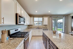 House (4 Bedrooms) | Interior