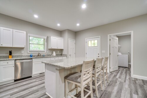 1 Mi to Dtwn Crossville: Spacious Home w/ Patio!