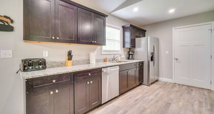 Wraparound Porch: Home Near Dtwn Crossville!