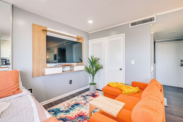 Apartment (0 Bedroom) | Interior - Ocean-view Balcony: Resort Retreat in Myrtle Beach (Myrtle Beach)